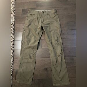 Kuhl Pants Men 32/32  Olive Green Revolvr Vintage Patina Dye Hiking Trouser